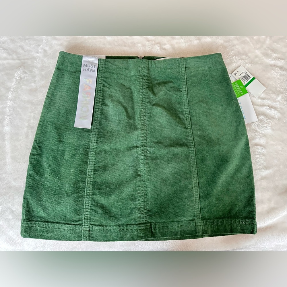NWT Tinseltown Women’s Solid Unlined Velvet Seamed Mini Skirt